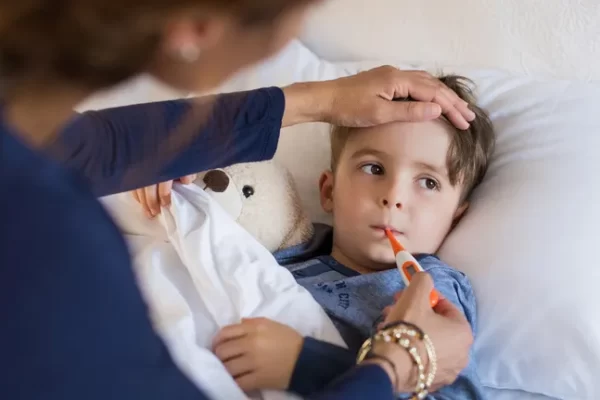 Get to know 6 popular diseases in children that come with the cold season at the end of the year.
